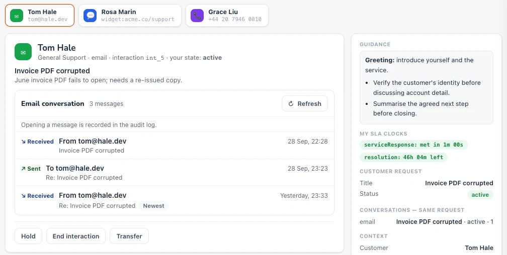 The iconic.cx workspace with three conversation tabs (email, webchat and voice). The open email shows a customer request about a corrupted invoice, its message history, service clocks and guidance for the adviser.